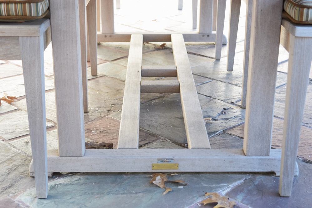 Kingsley Bate Teak Outdoor Dining table and Eight Chairs