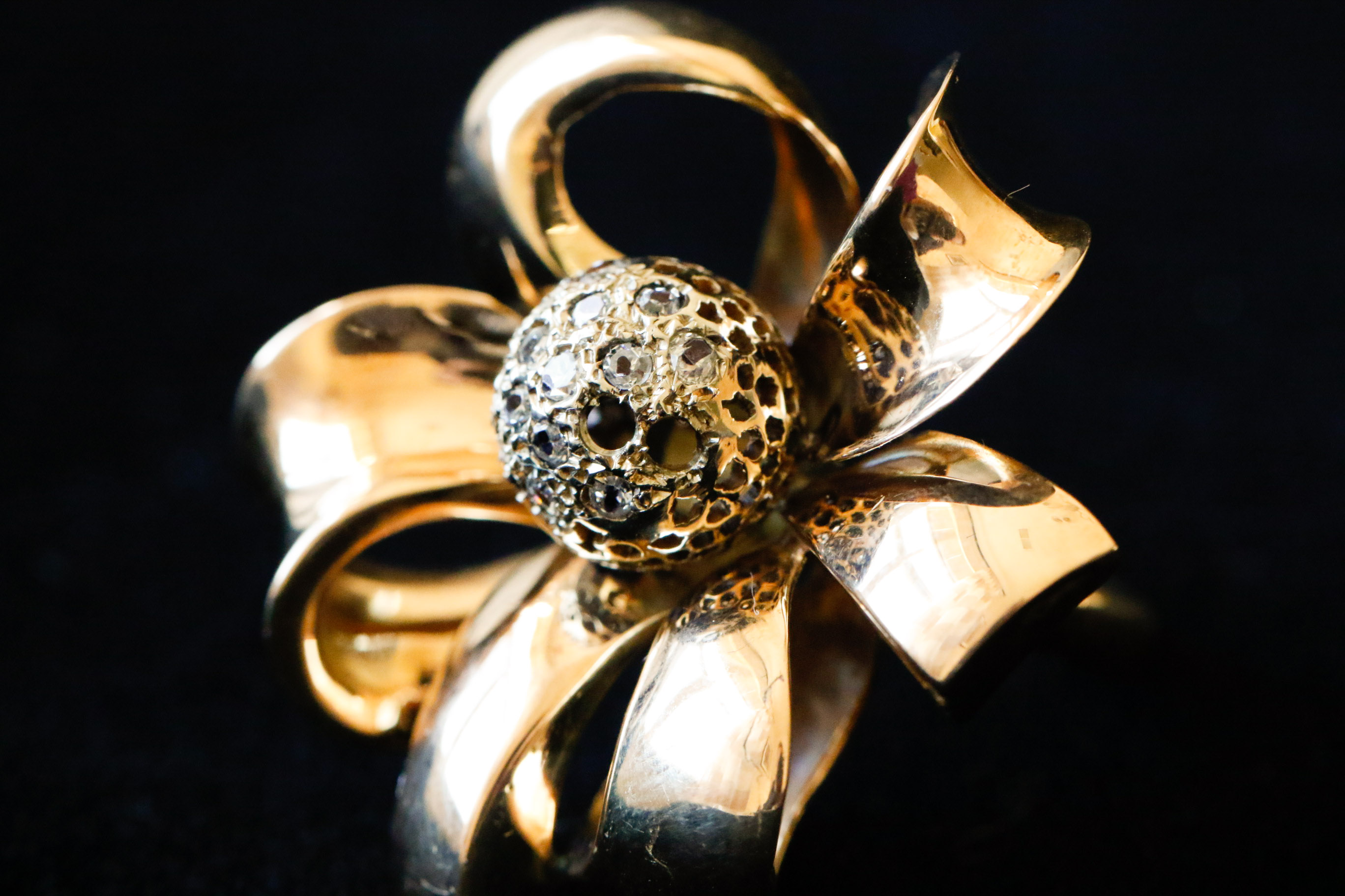 18K Yellow Gold and Diamond Flower Ring