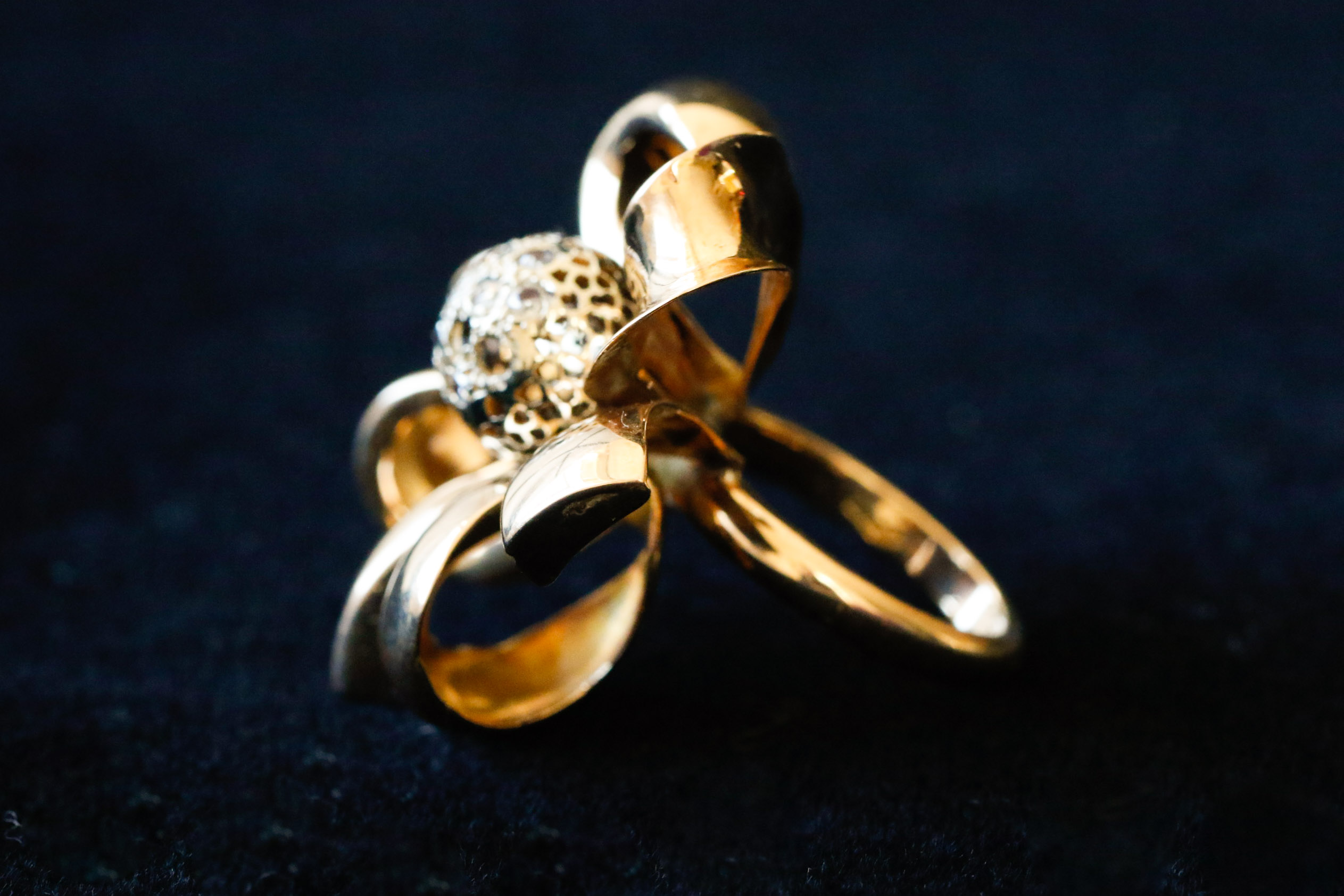 18K Yellow Gold and Diamond Flower Ring