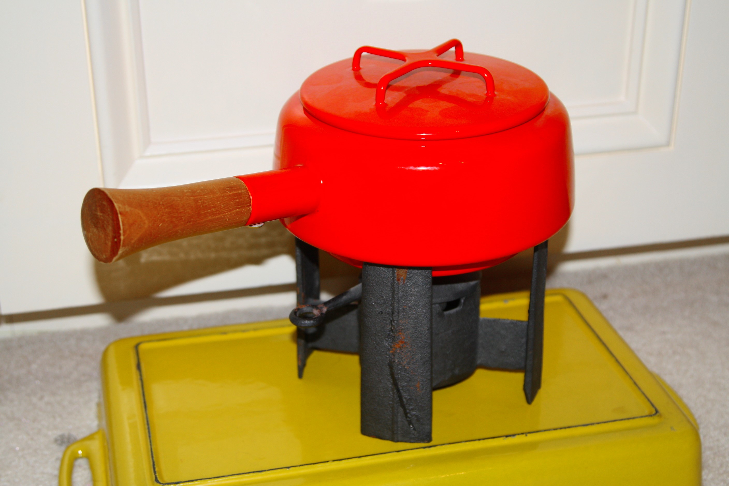 Vintage Yellow Cast Iron Roasters With Fondue Pot