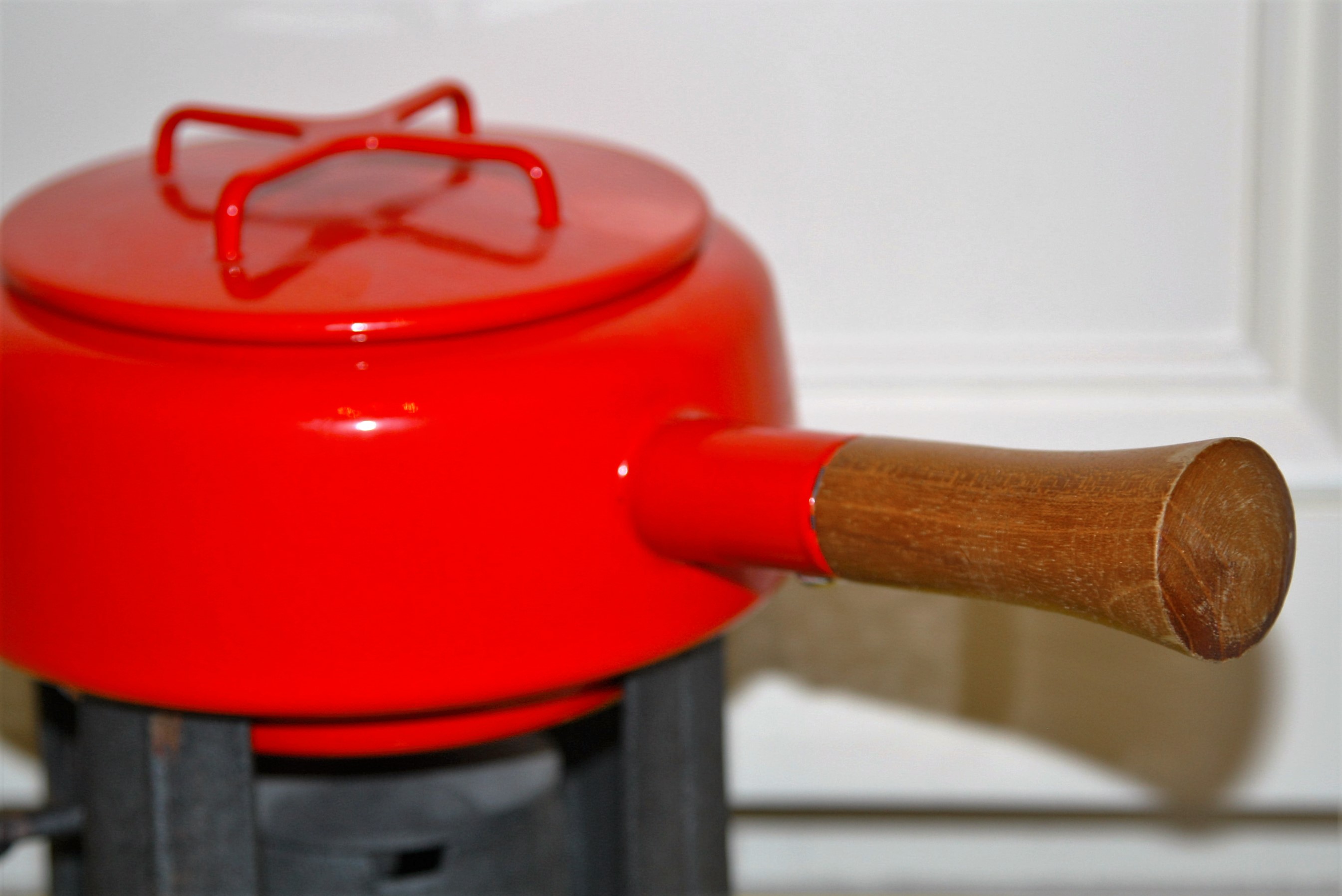 Vintage Yellow Cast Iron Roasters With Fondue Pot