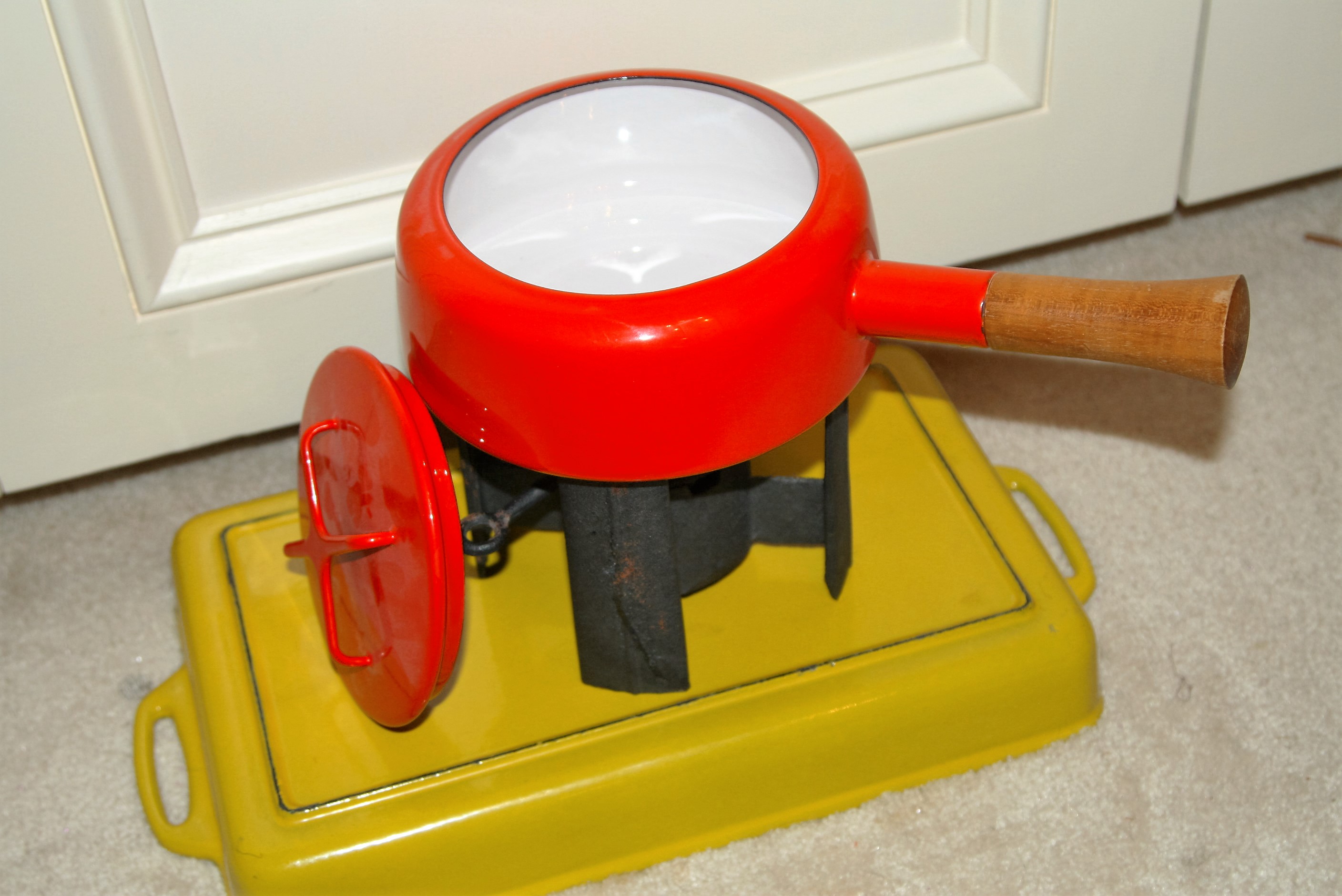 Vintage Yellow Cast Iron Roasters With Fondue Pot