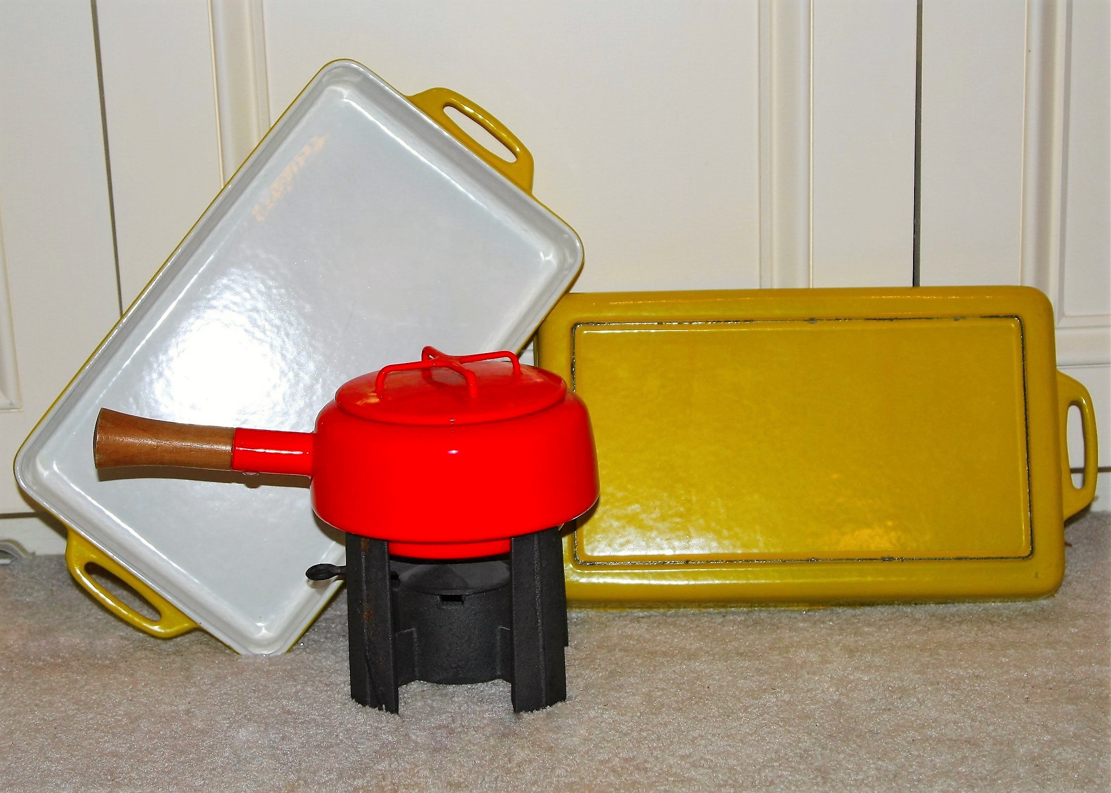 Vintage Yellow Cast Iron Roasters With Fondue Pot