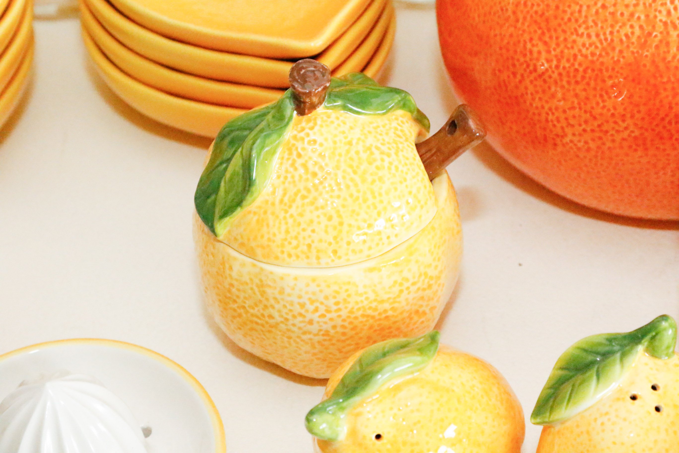 Tableware with Citrus Motif