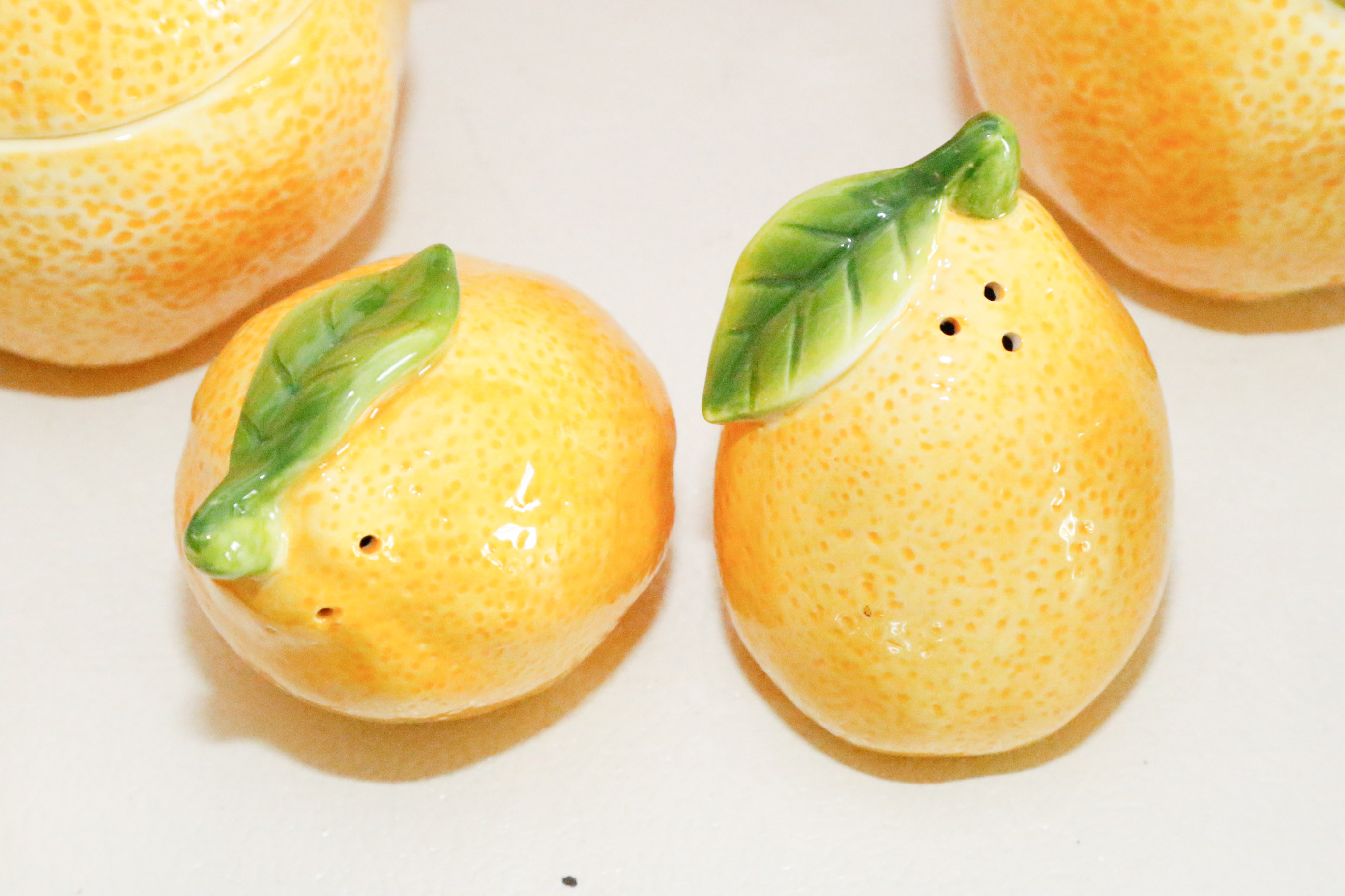 Tableware with Citrus Motif