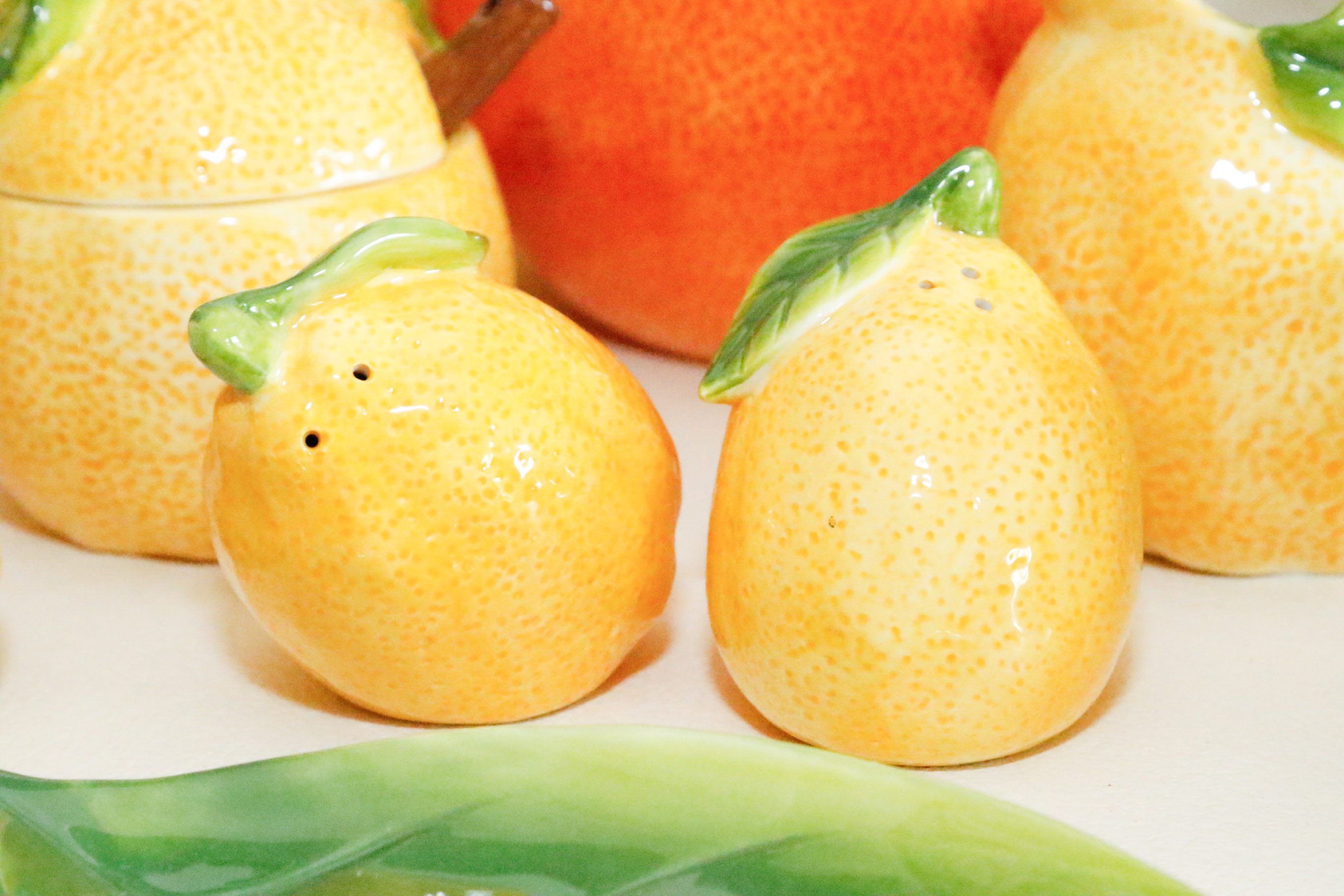 Tableware with Citrus Motif