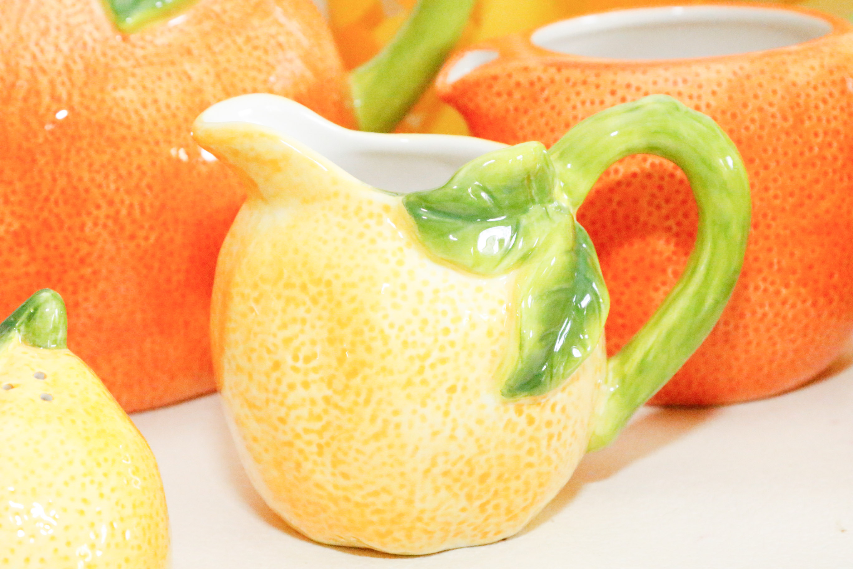 Tableware with Citrus Motif