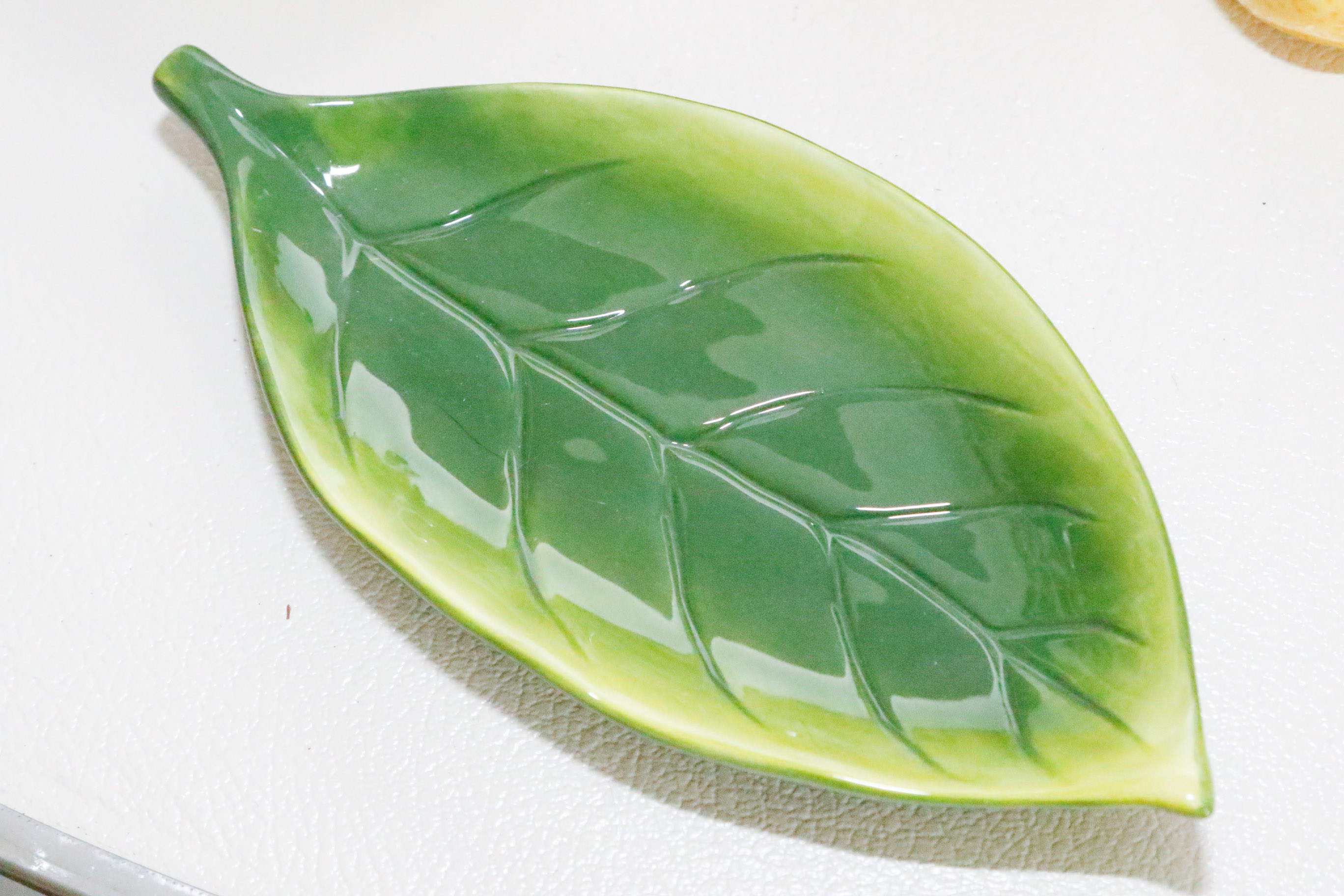 Tableware with Citrus Motif