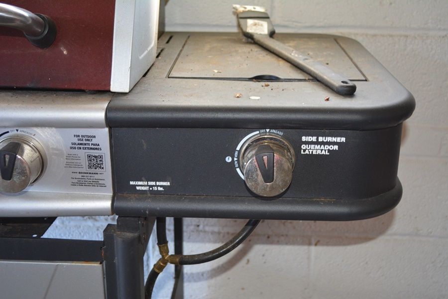 Brinkmann Four Burner Gas Grill, Model #810-9422 S
