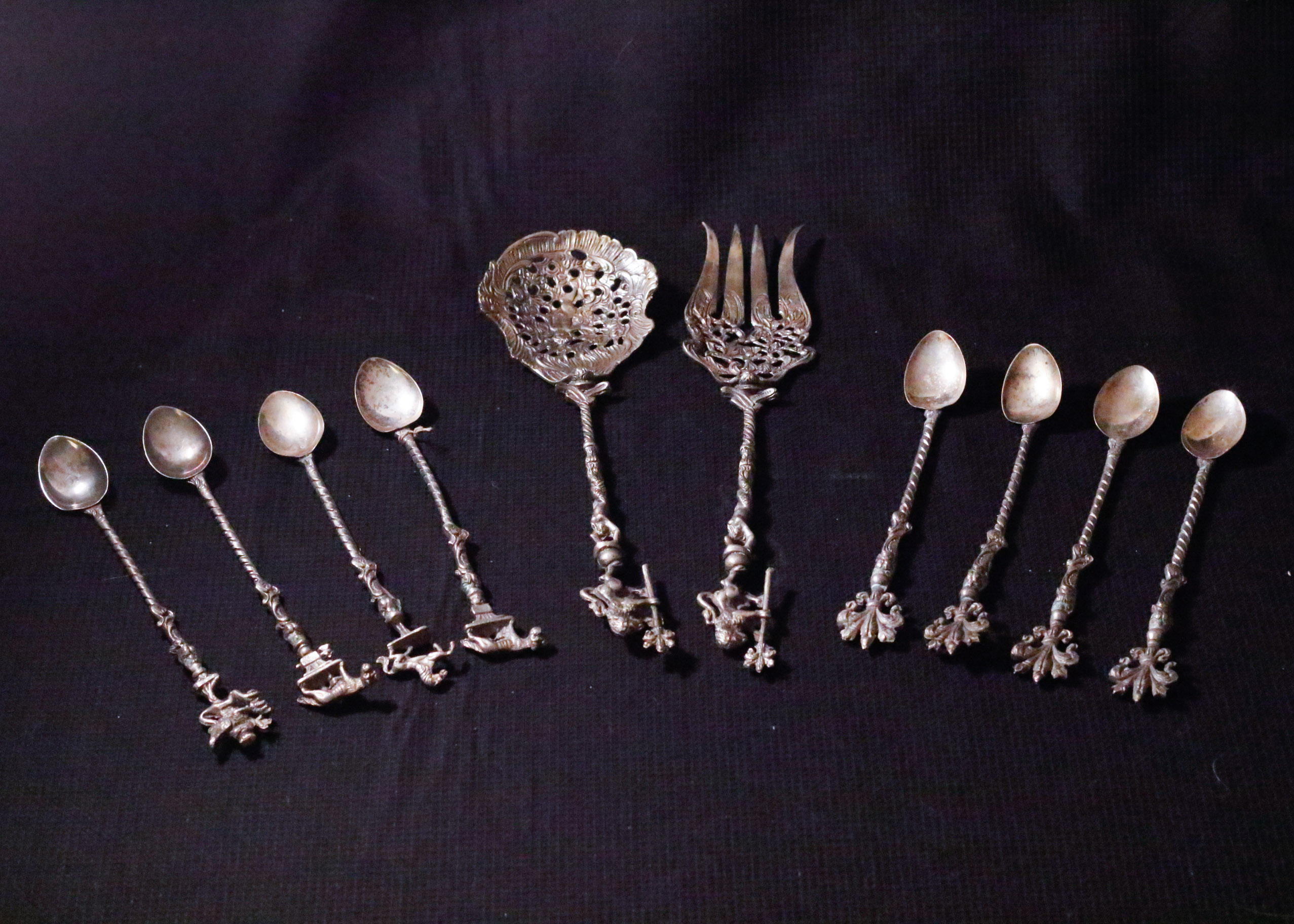 Montagnani Italian Figural 10-Piece Utensil Set