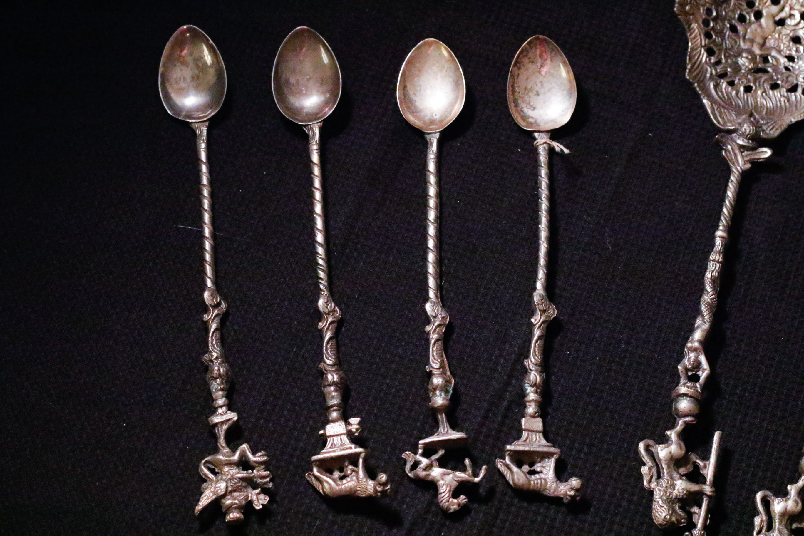 Montagnani Italian Figural 10-Piece Utensil Set