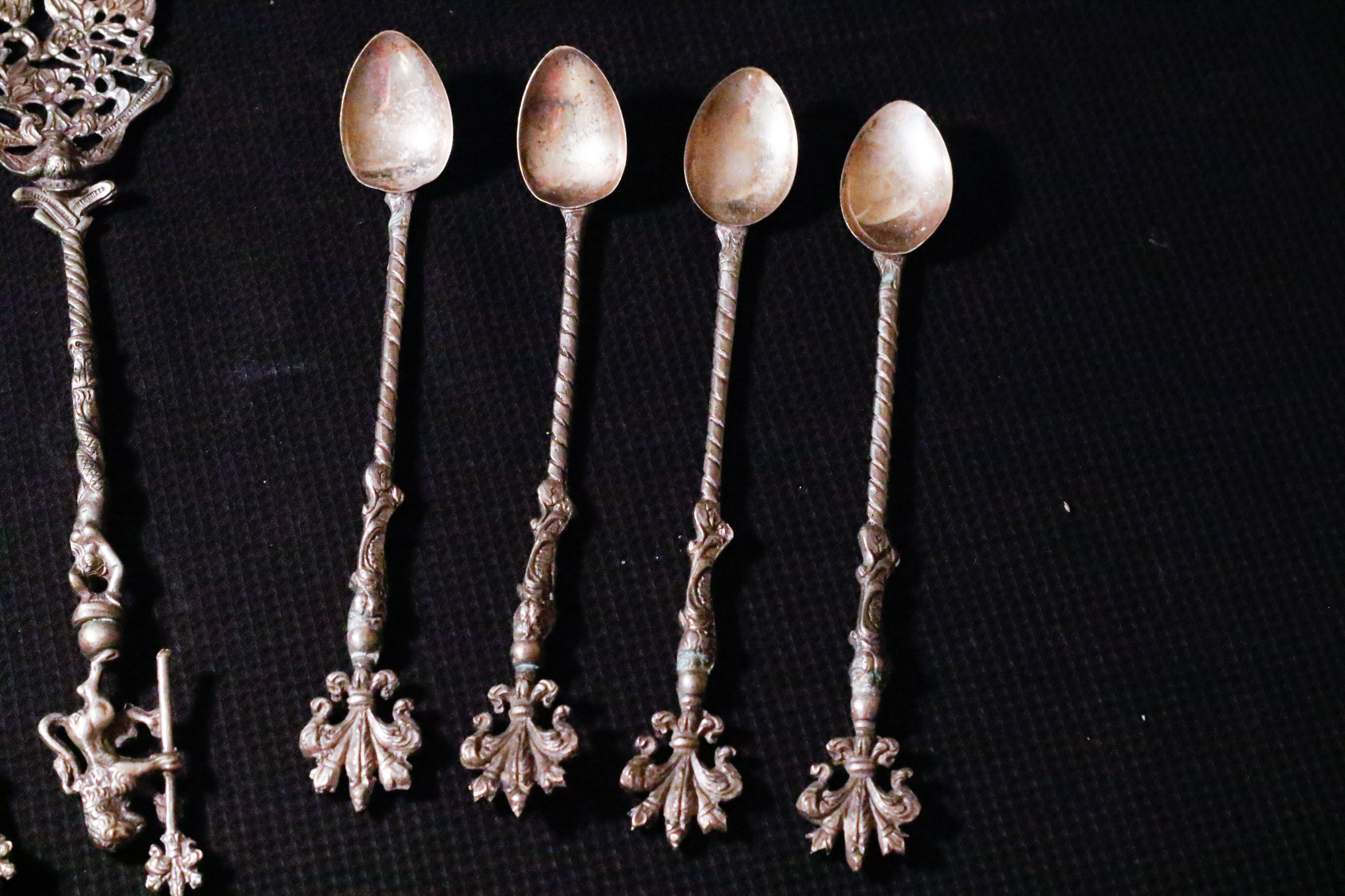 Montagnani Italian Figural 10-Piece Utensil Set