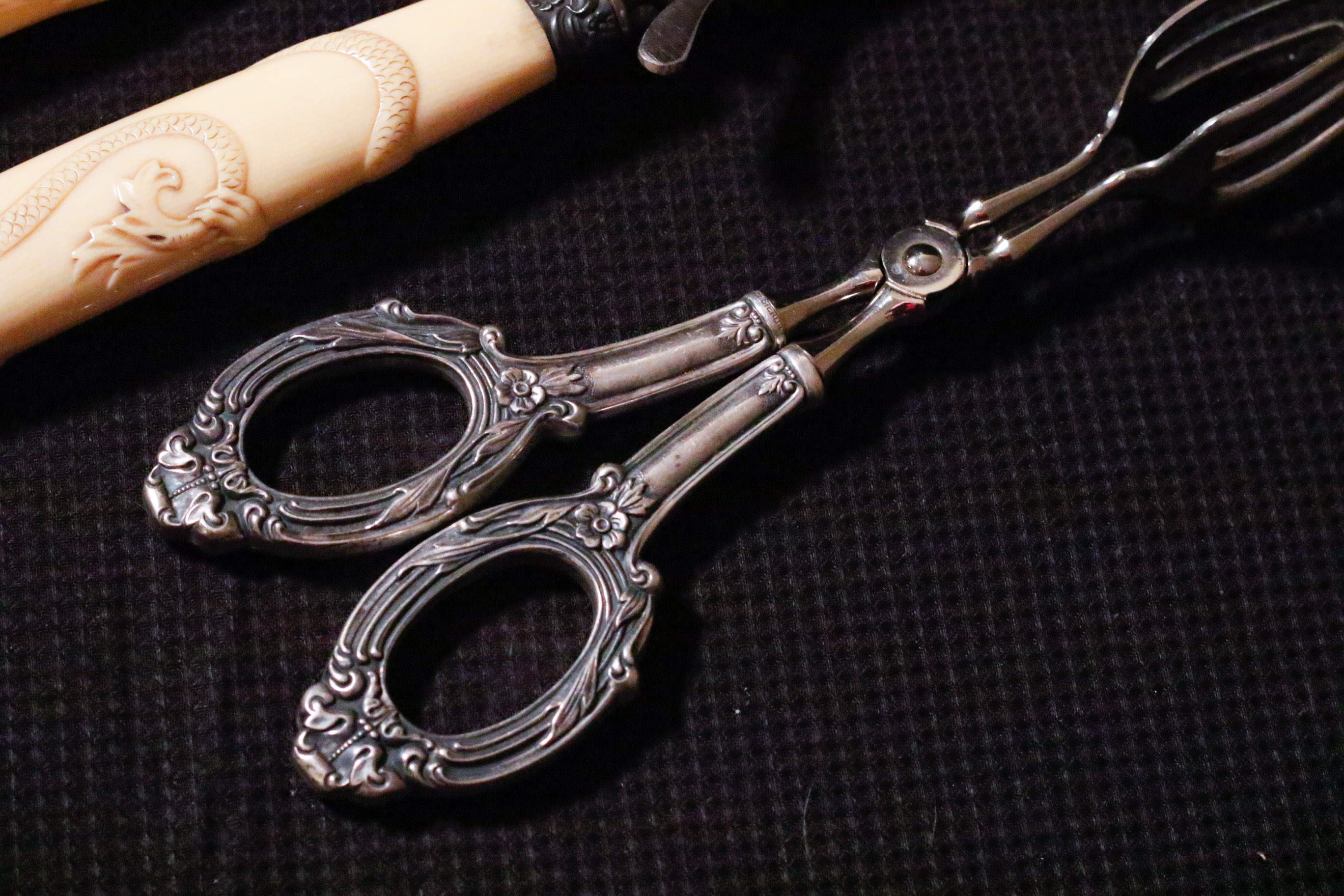 Landers Frary & Clark Celluloid Carving Set with Sterling Tongs