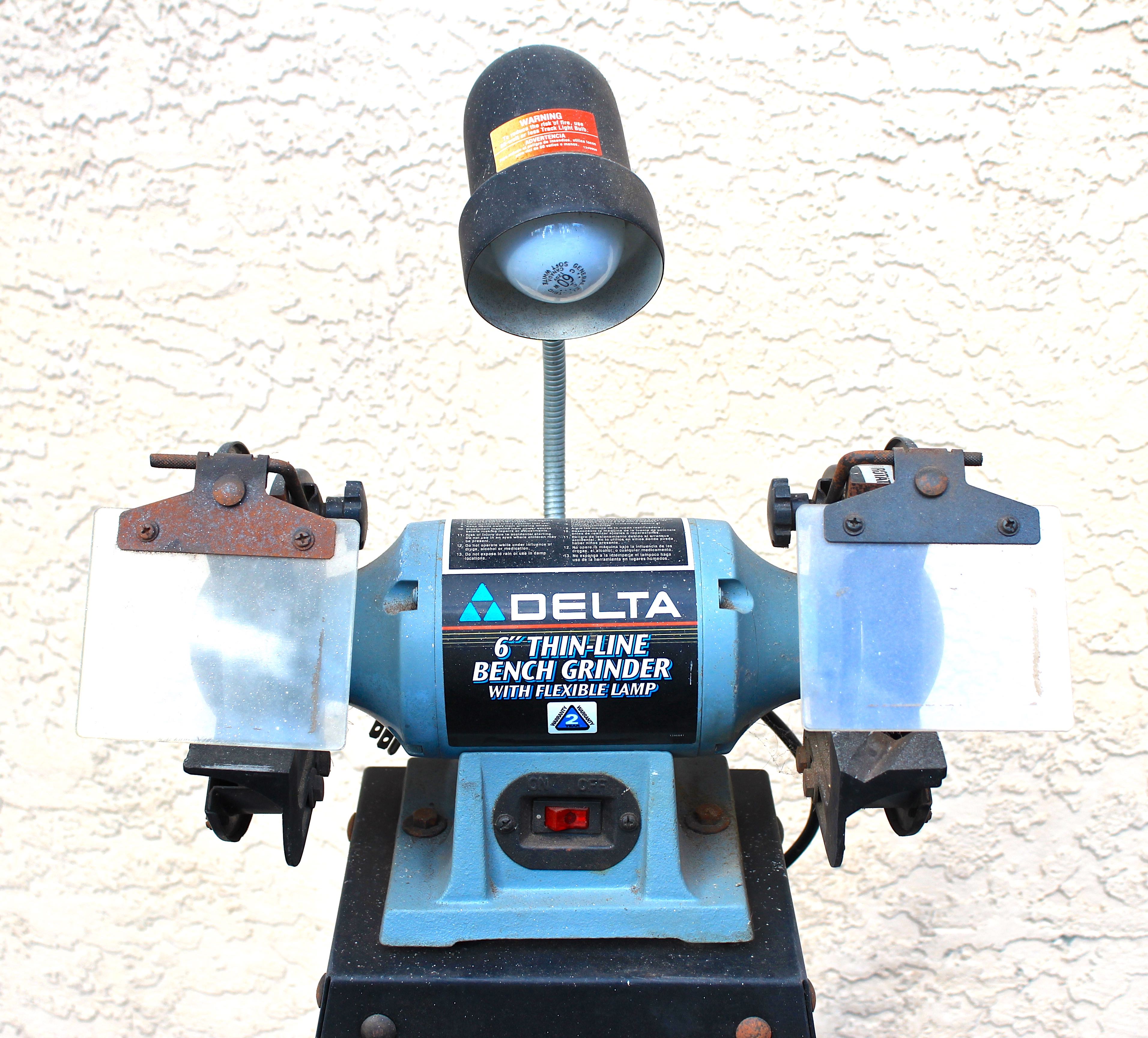 Delta Bench Grinder with Flexible Lamp and Stand
