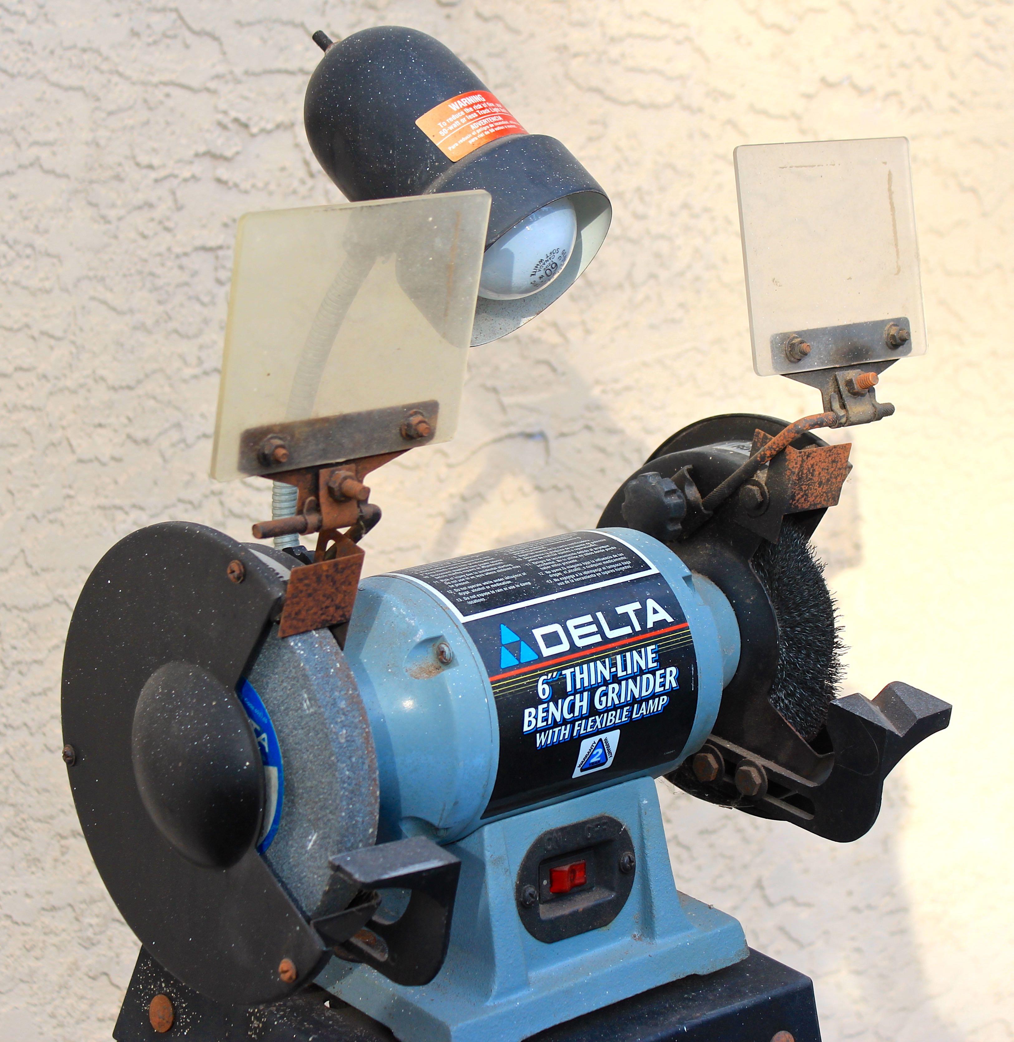Delta Bench Grinder with Flexible Lamp and Stand