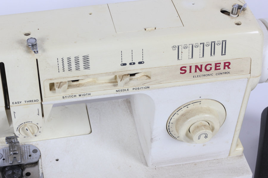Singer Merritt Zig Zag Sewing Machine