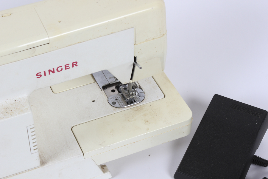 Singer Merritt Zig Zag Sewing Machine