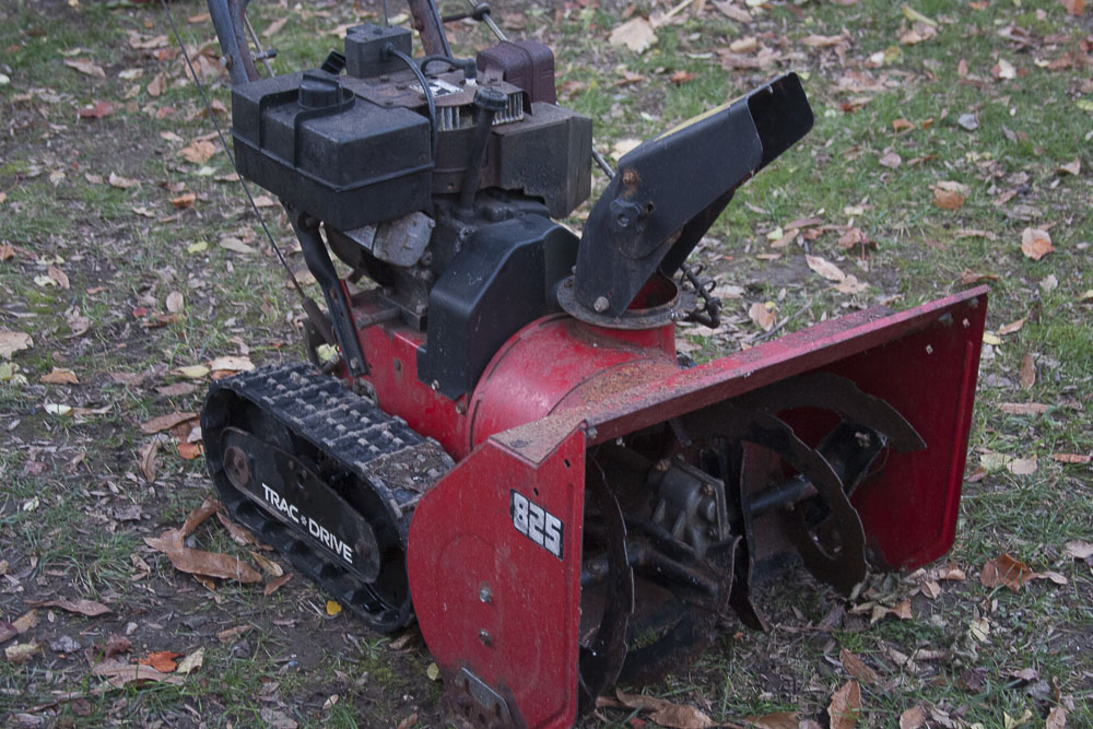 Atlas 825 Trac + Drive Snow Blower