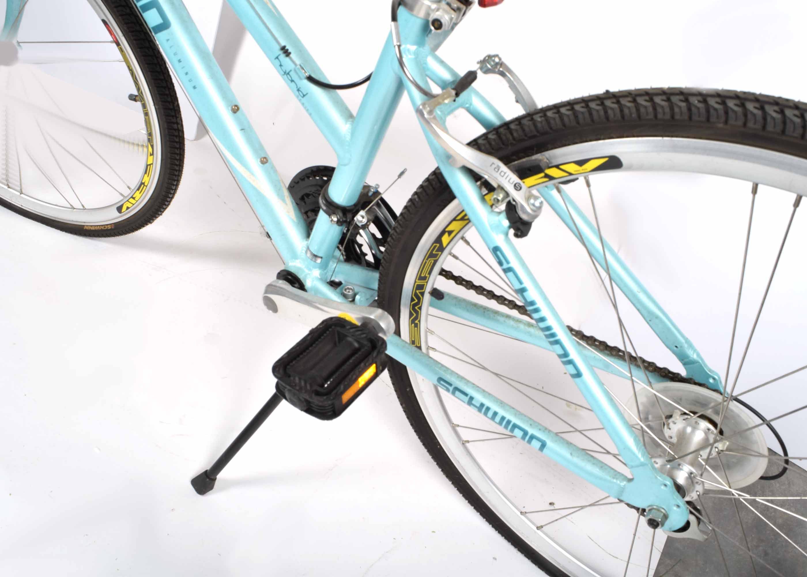 Womens' Schwinn 28" SR Suntour Avenue Hybrid Bicycle