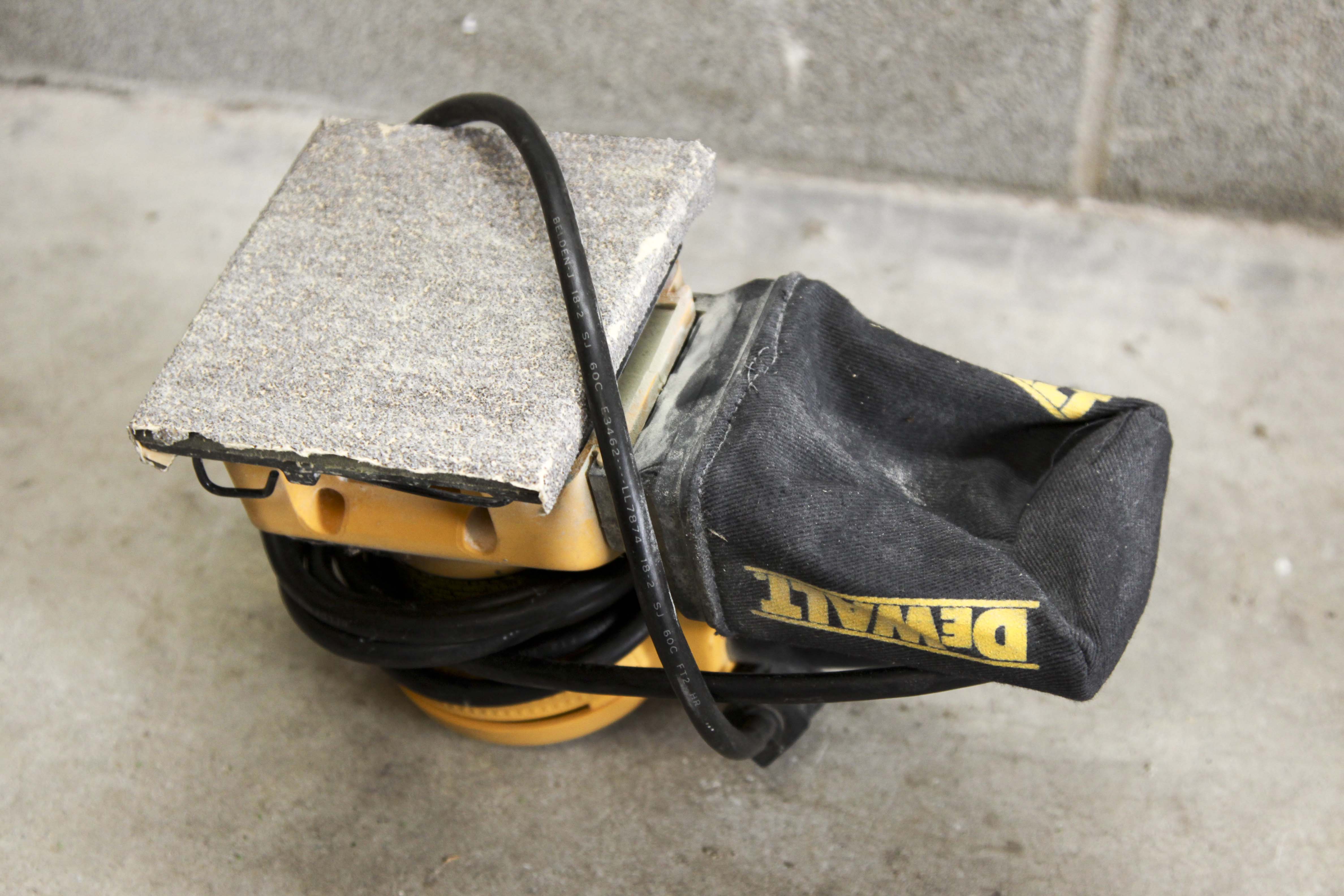 DeWalt Vibrating Palm-Grip Sander Model DW-411