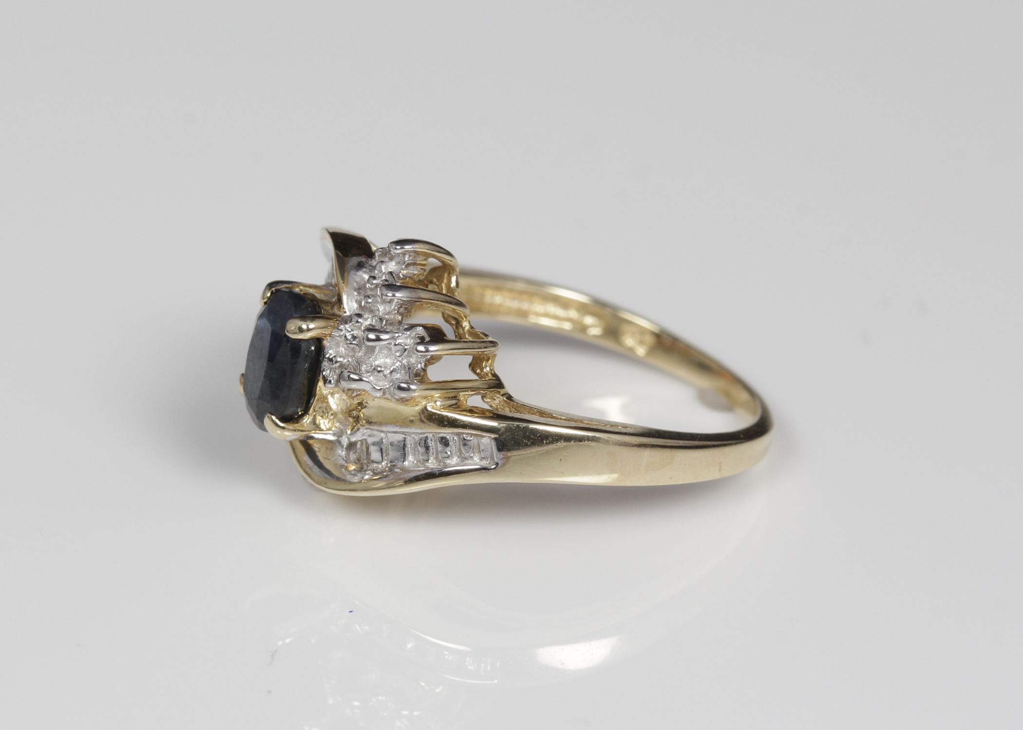 10K Yellow Gold Diamond Sapphire Ring