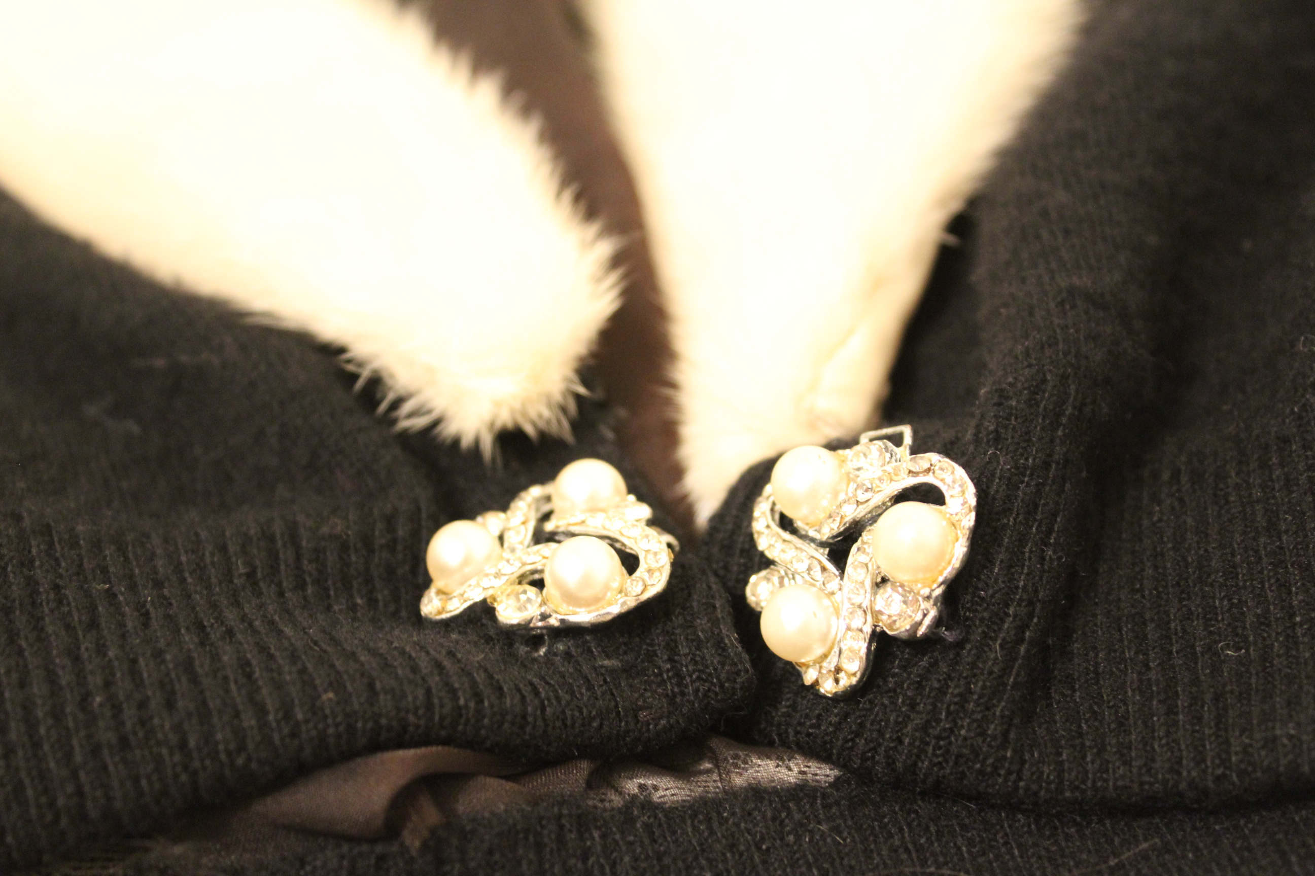 Vintage Black Sweater with Mink Fur Collar