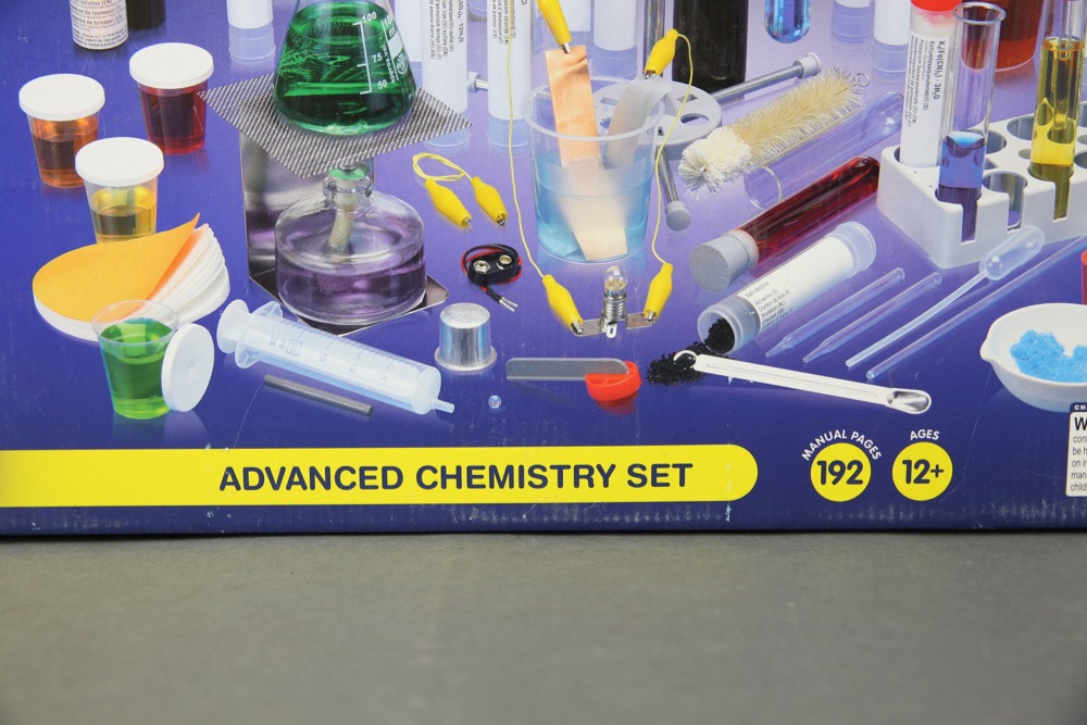 Thames & Kosmos Chemistry "Chem C3000" Experiment Kit