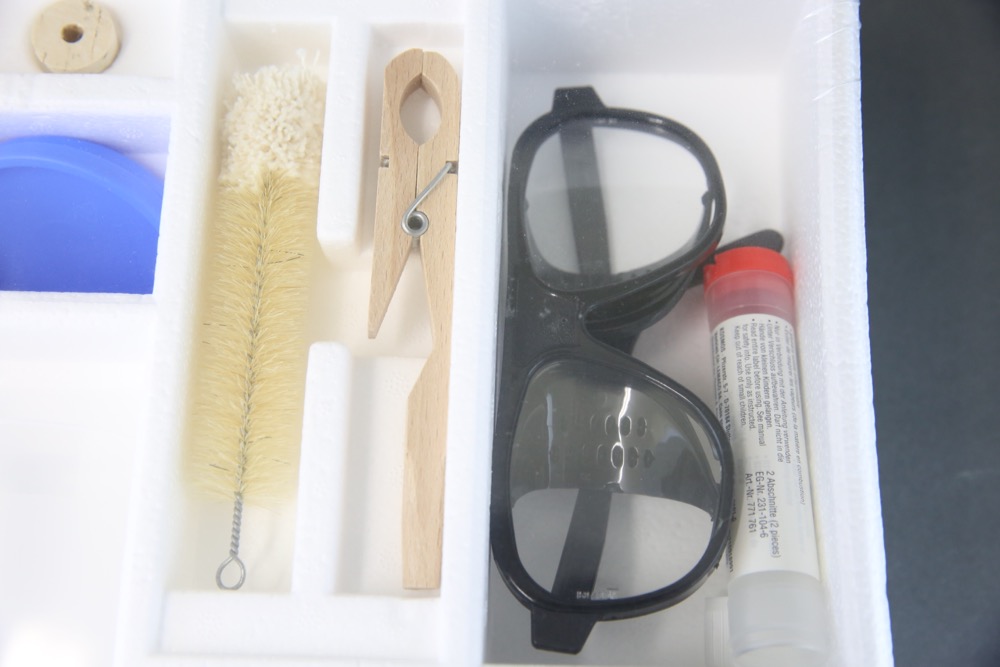 Thames & Kosmos Chemistry "Chem C3000" Experiment Kit