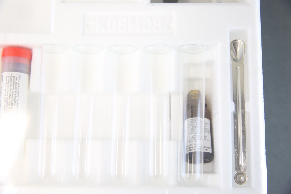 Thames & Kosmos Chemistry "Chem C3000" Experiment Kit