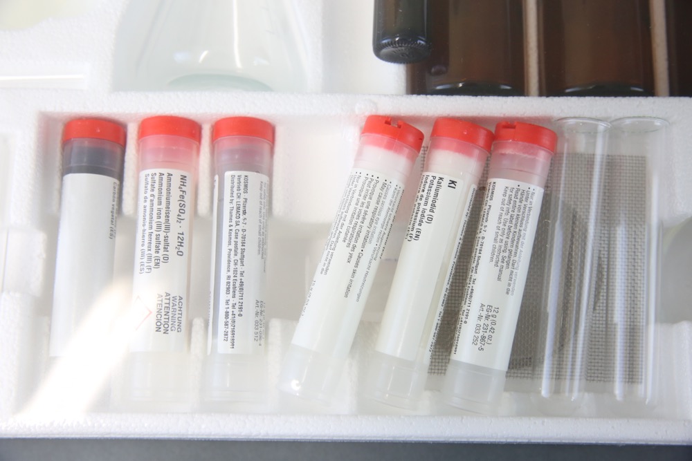 Thames & Kosmos Chemistry "Chem C3000" Experiment Kit