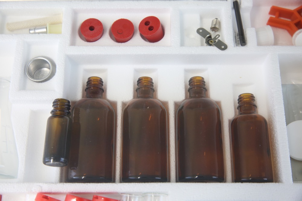 Thames & Kosmos Chemistry "Chem C3000" Experiment Kit