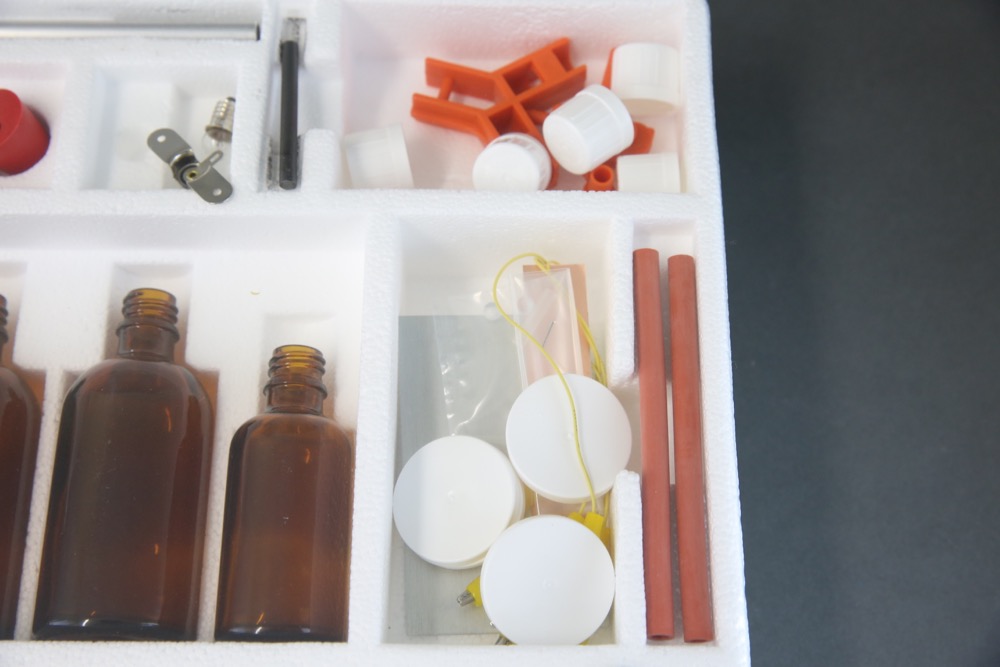 Thames & Kosmos Chemistry "Chem C3000" Experiment Kit