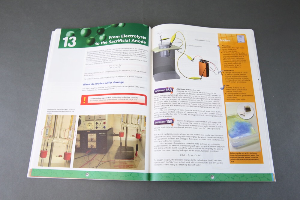 Thames & Kosmos Chemistry "Chem C3000" Experiment Kit