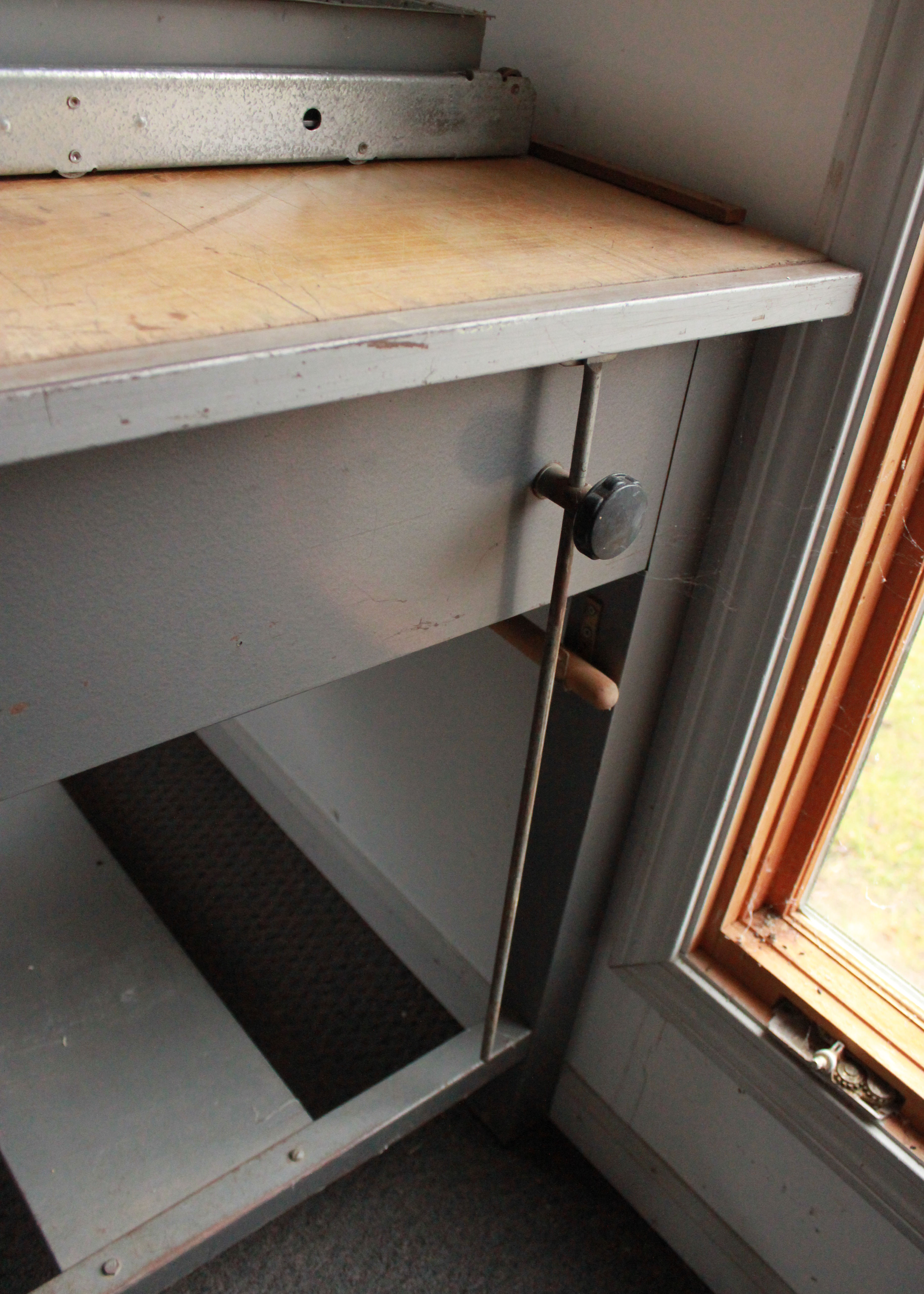 Mayline Adjustable Work Bench