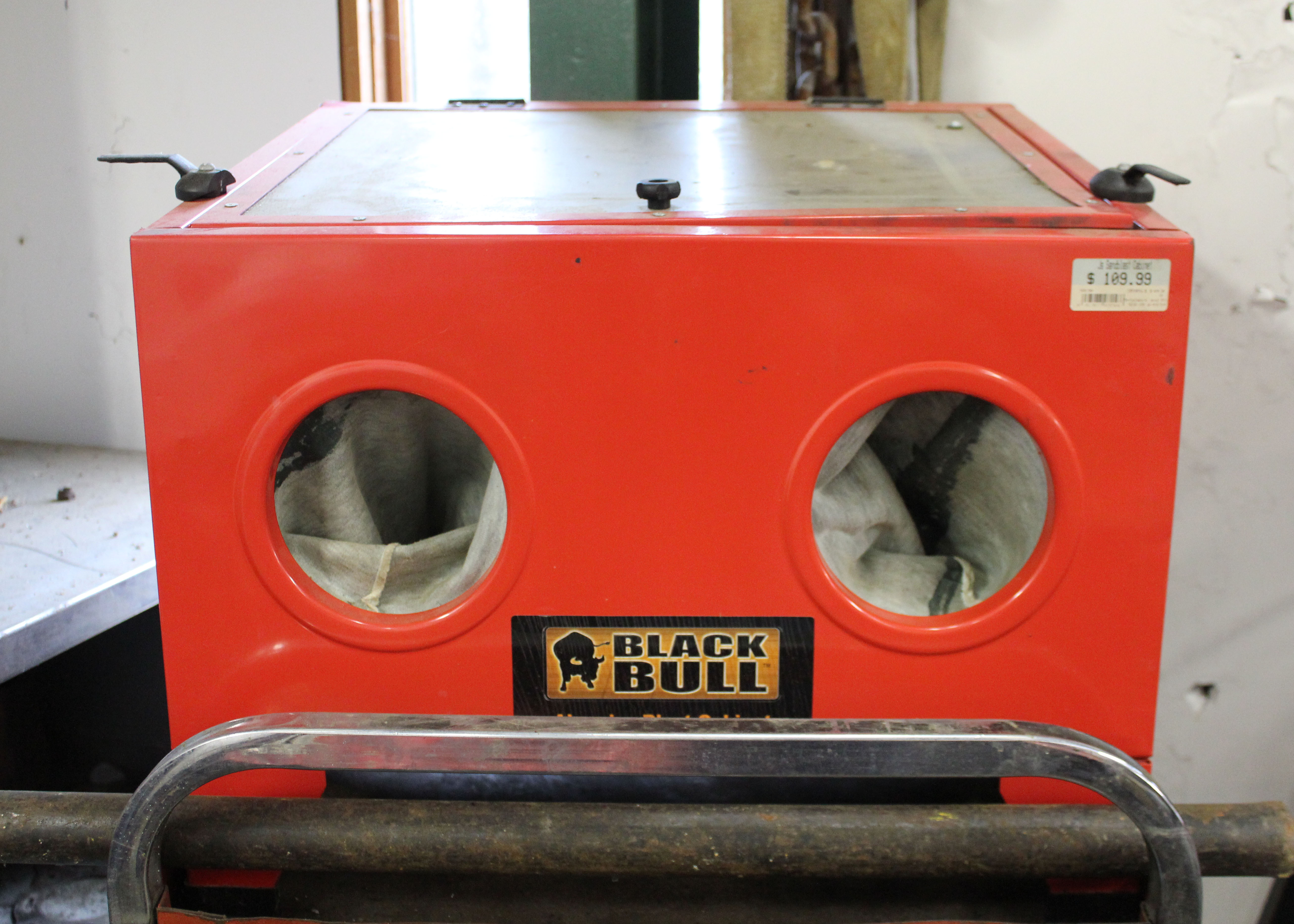 Black Bull Abrasive Blast Cabinet