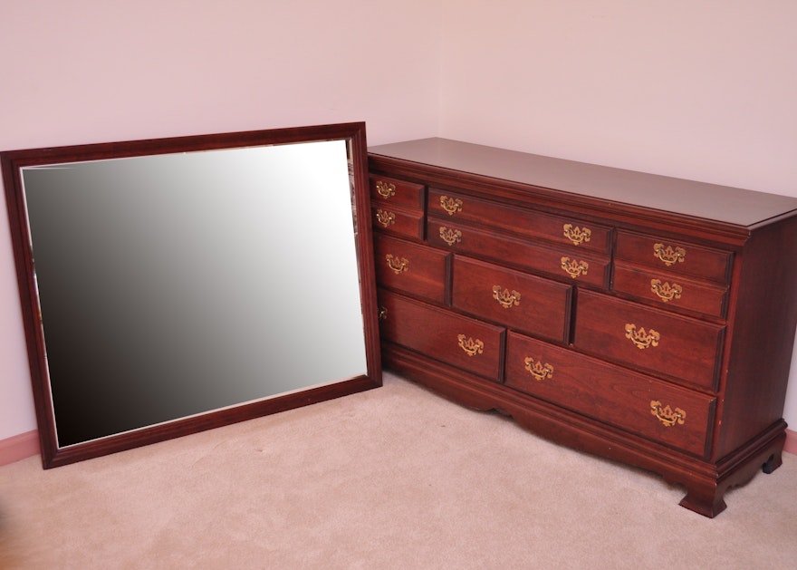 Traditional Style Dresser with Mirror