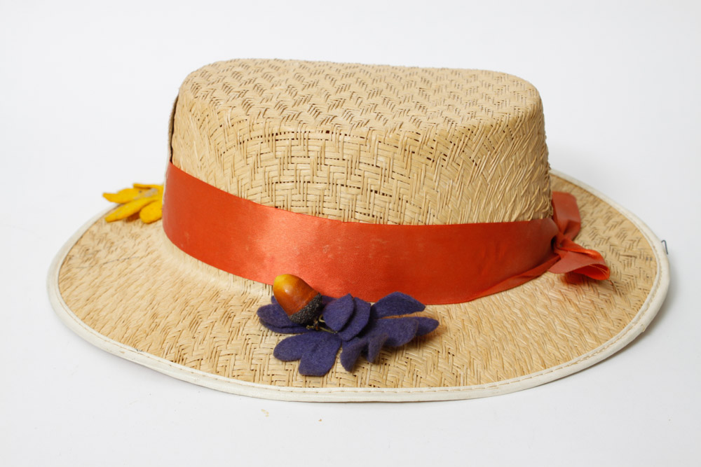 Mary Poppins Benay Albee Straw Hat and Plaid Hatbox