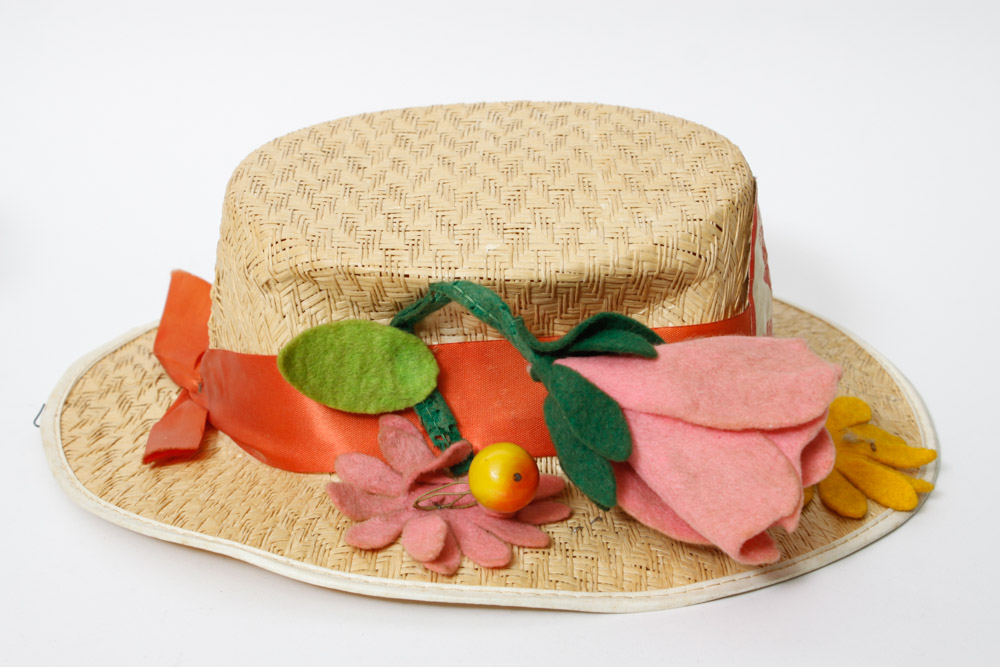 Mary Poppins Benay Albee Straw Hat and Plaid Hatbox