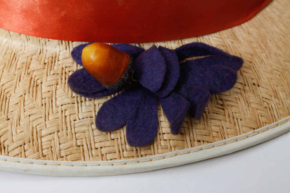 Mary Poppins Benay Albee Straw Hat and Plaid Hatbox