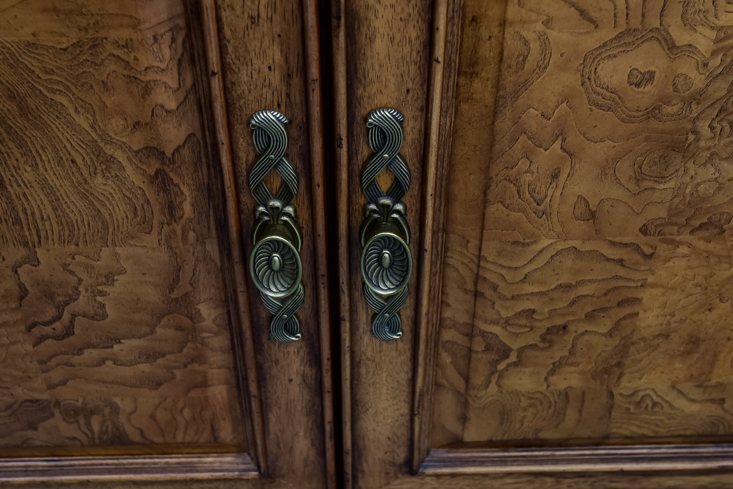 Thomasville Villa Soleil Hutch