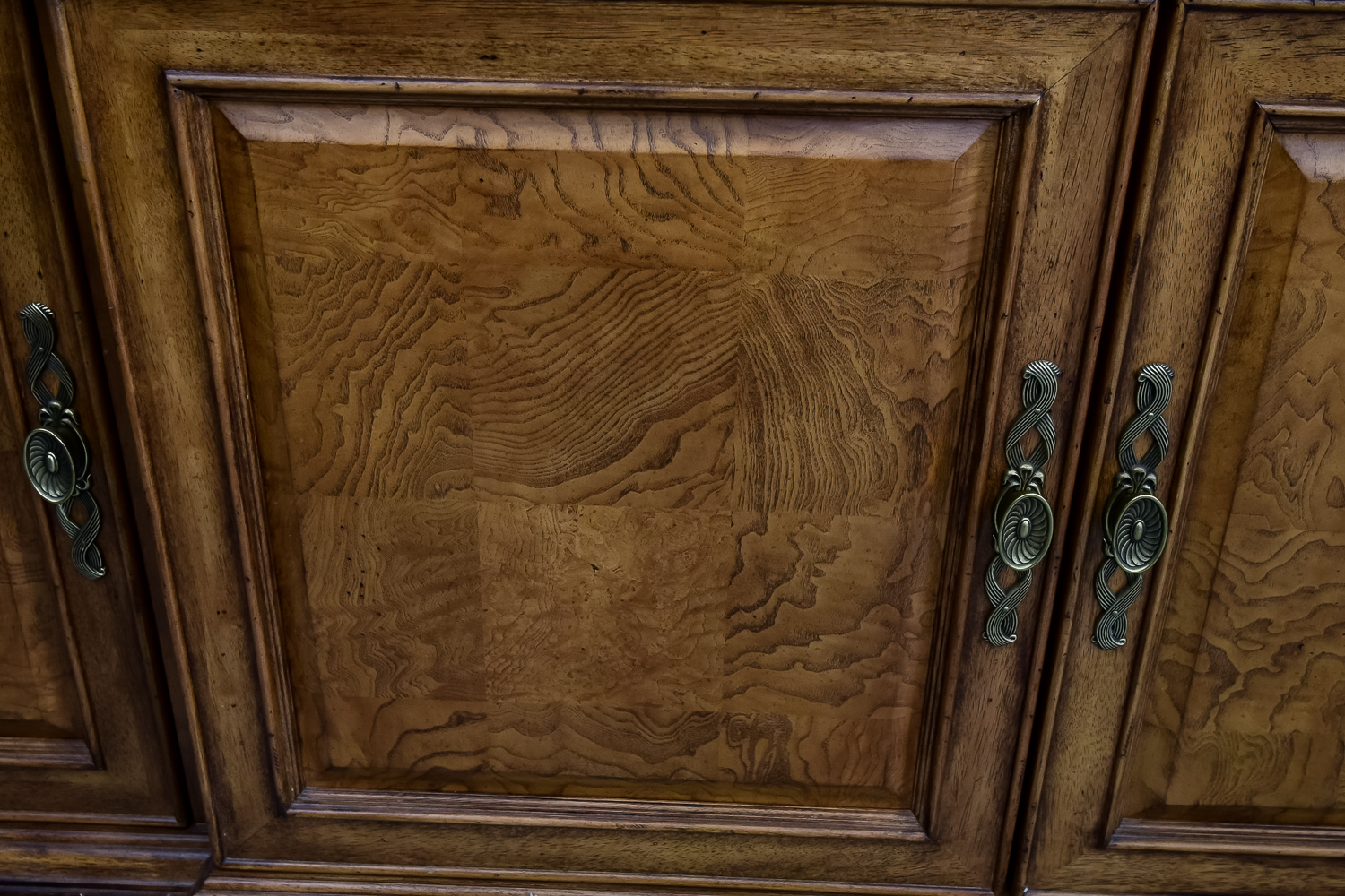 Thomasville Villa Soleil Hutch