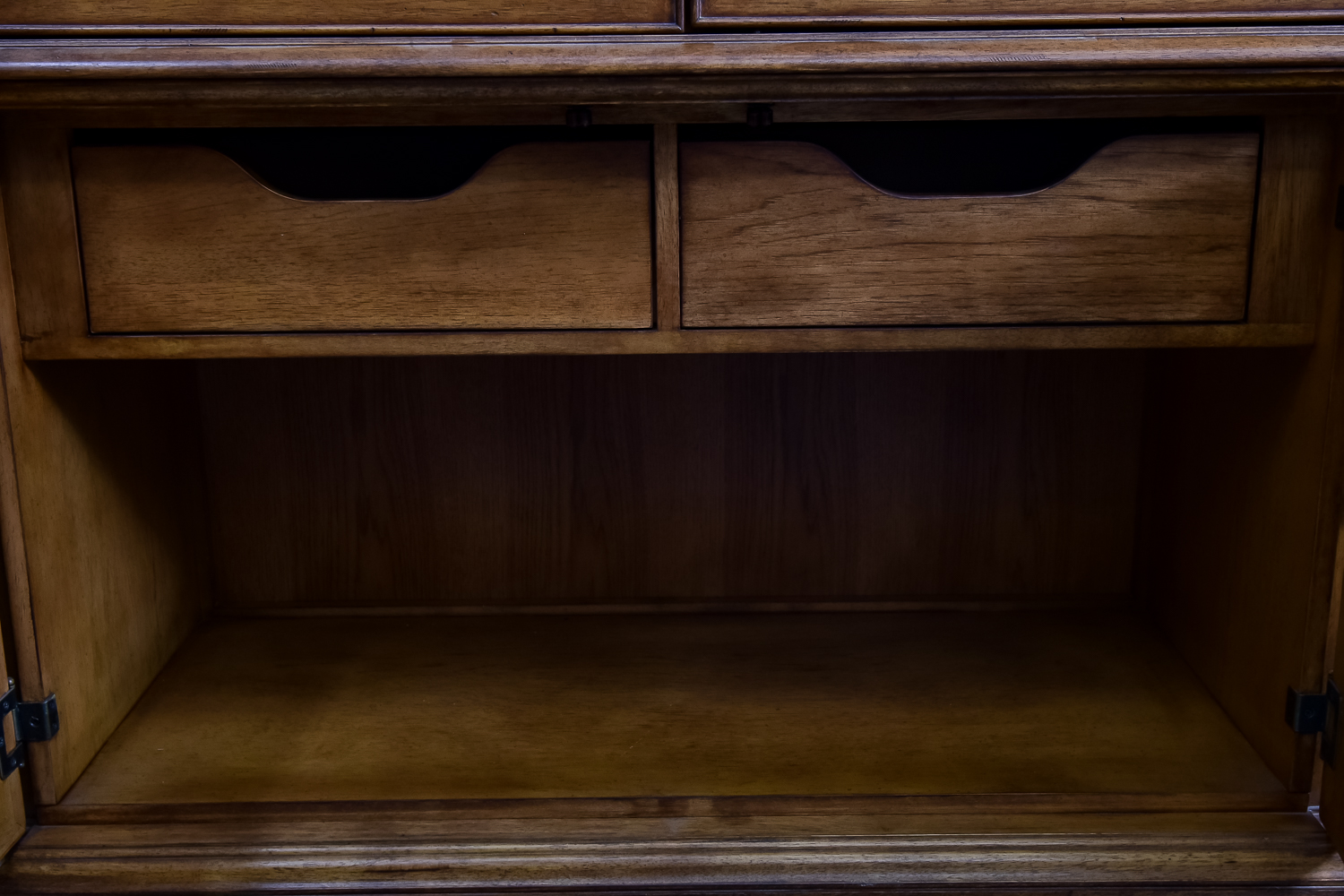 Thomasville Villa Soleil Hutch