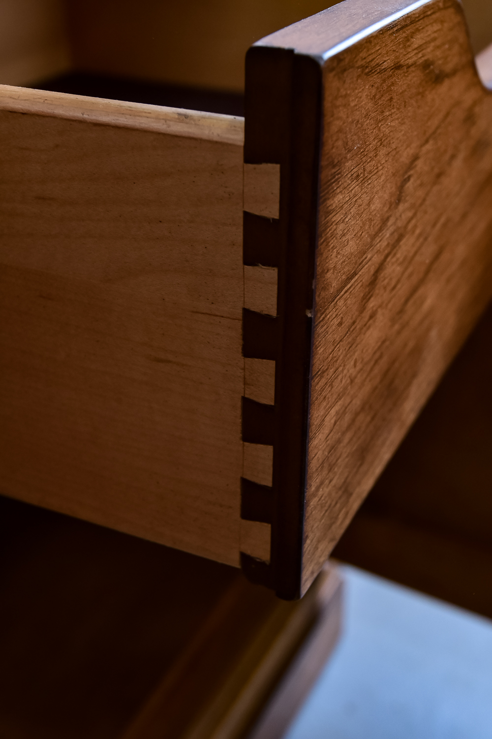 Thomasville Villa Soleil Hutch