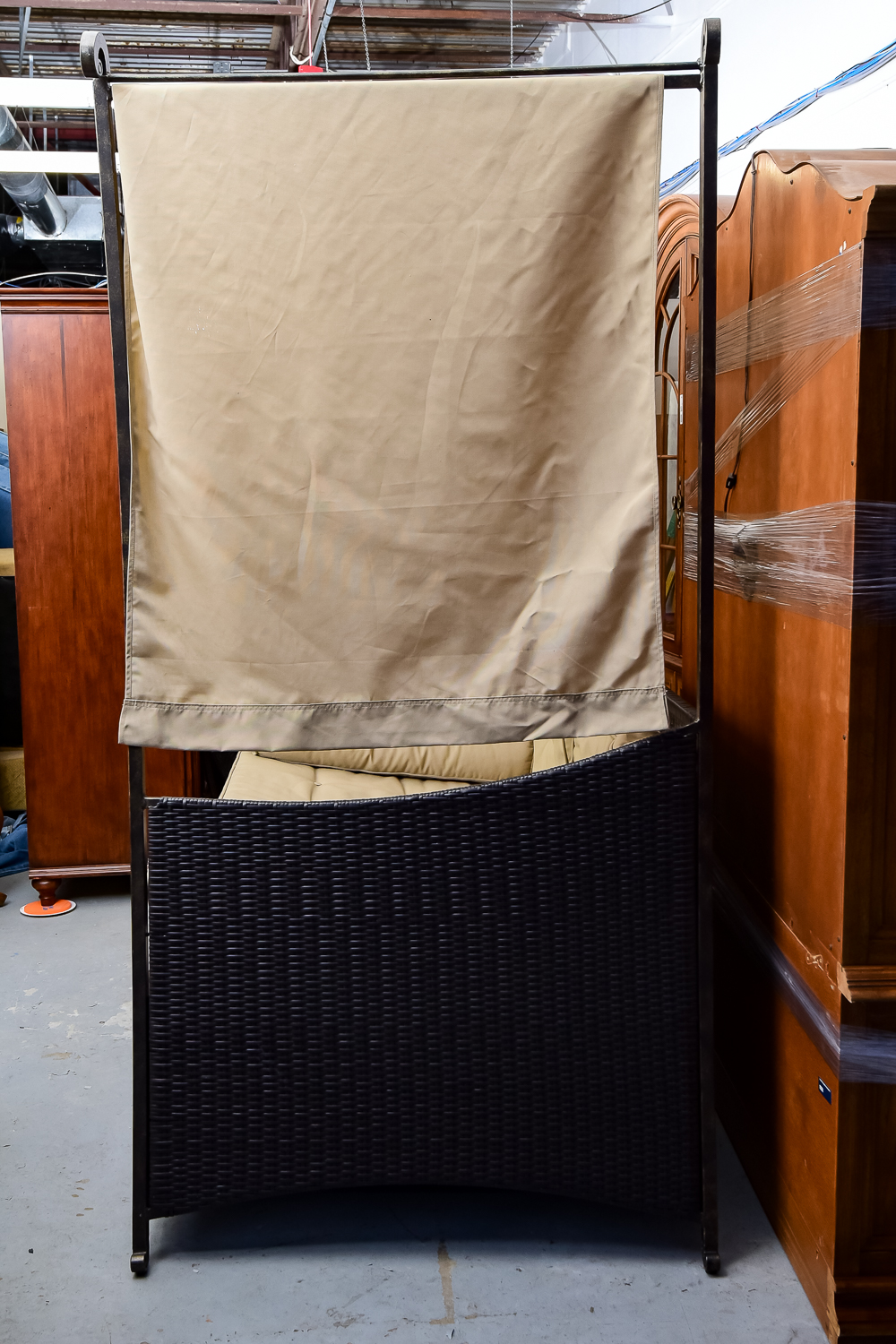 Hampton Bay Outdoor Daybed with Canopy