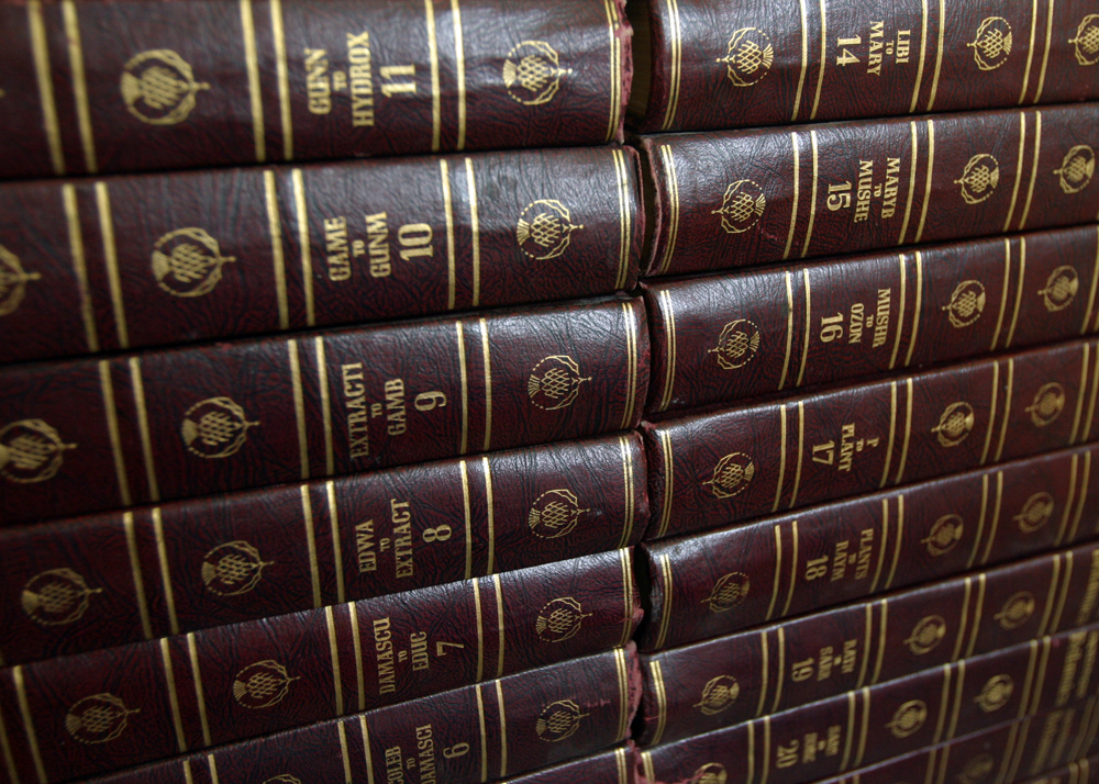 Complete Set of 1960 Leather Bound Encyclopedia Britannica