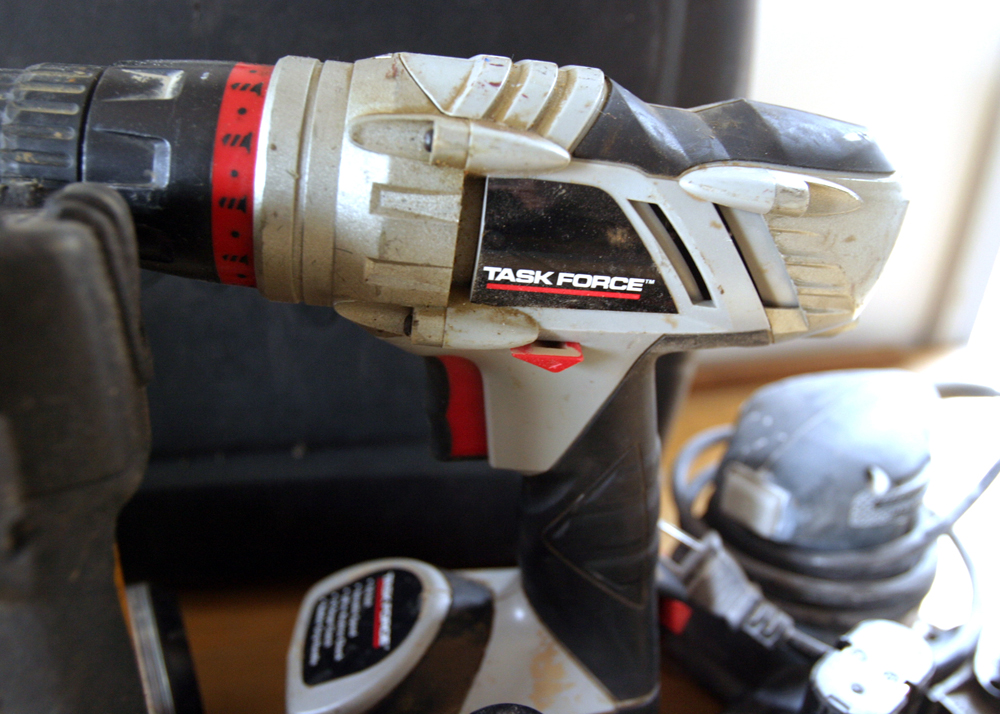 Assortment of Miscellaneous Power Tools and Batteries