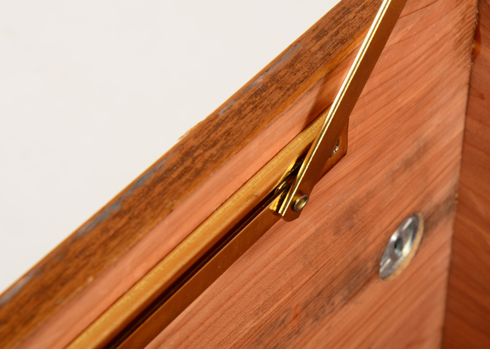 Cedar Chest with Locking Hinge