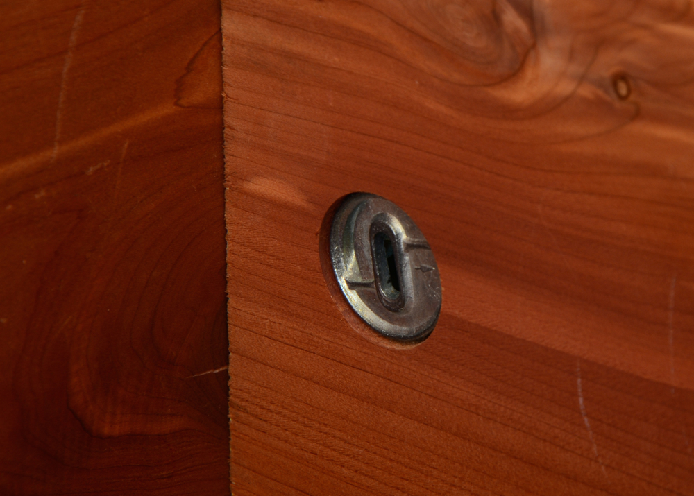 Cedar Chest with Locking Hinge