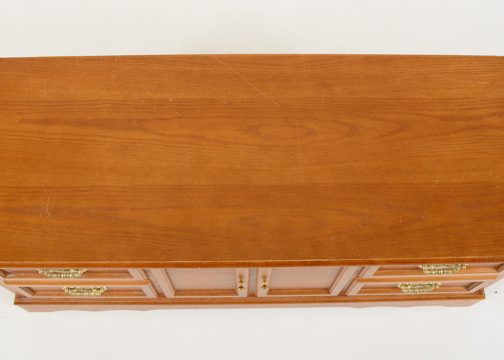 Cedar Chest with Locking Hinge