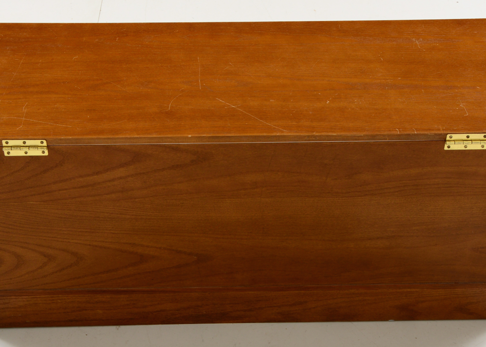 Cedar Chest with Locking Hinge